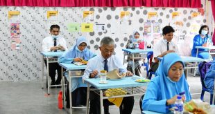 YDP Agong Santap Bersama Pelajar SMK Danau Kota Dalam Kelas